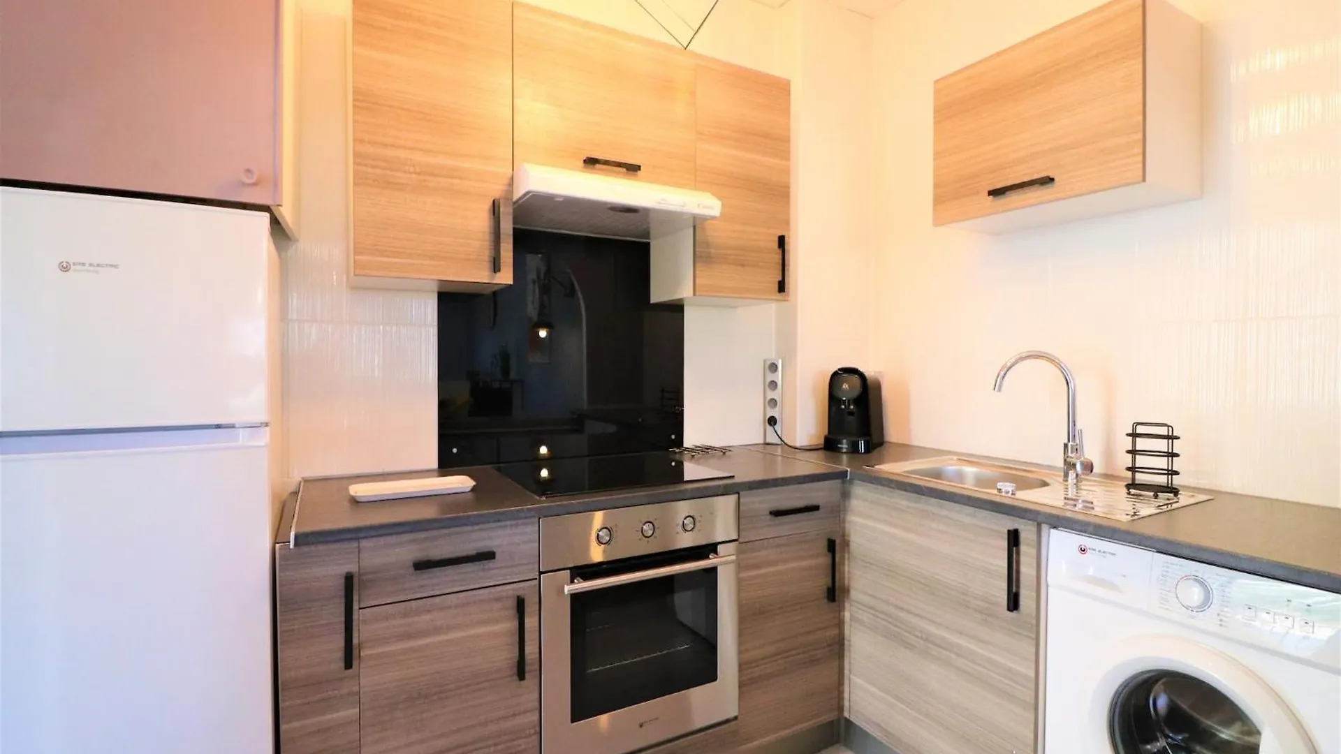 Apartment With Scenic View Ρόζες 0*,