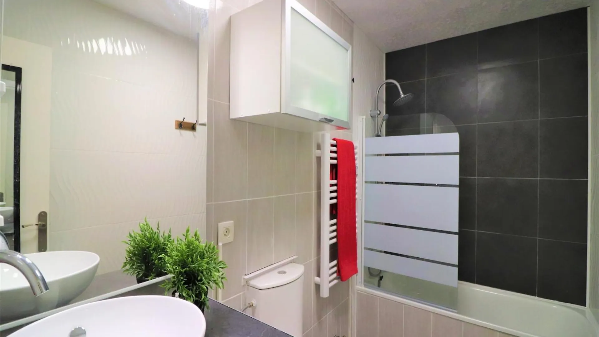 Apartment With Scenic View Ρόζες