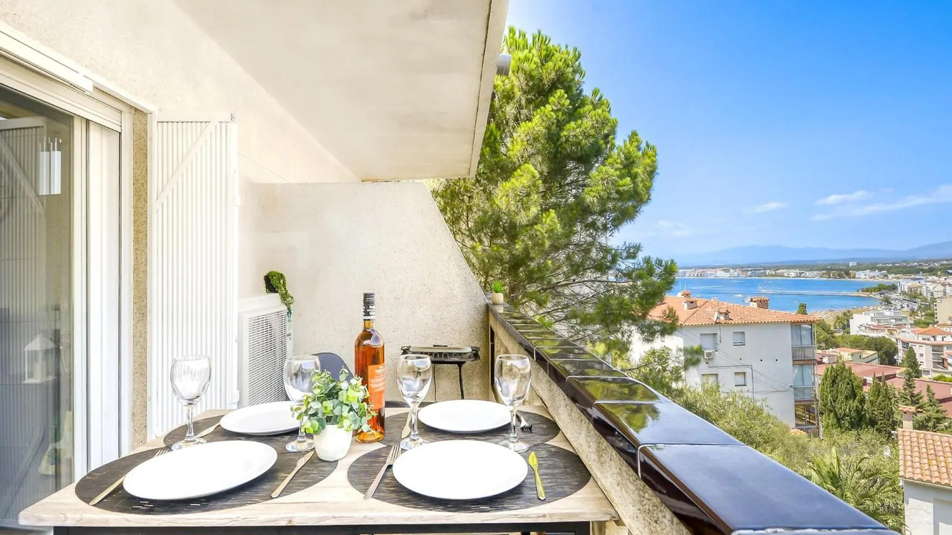 Apartment With Scenic View روساس 0*,  إسبانيا
