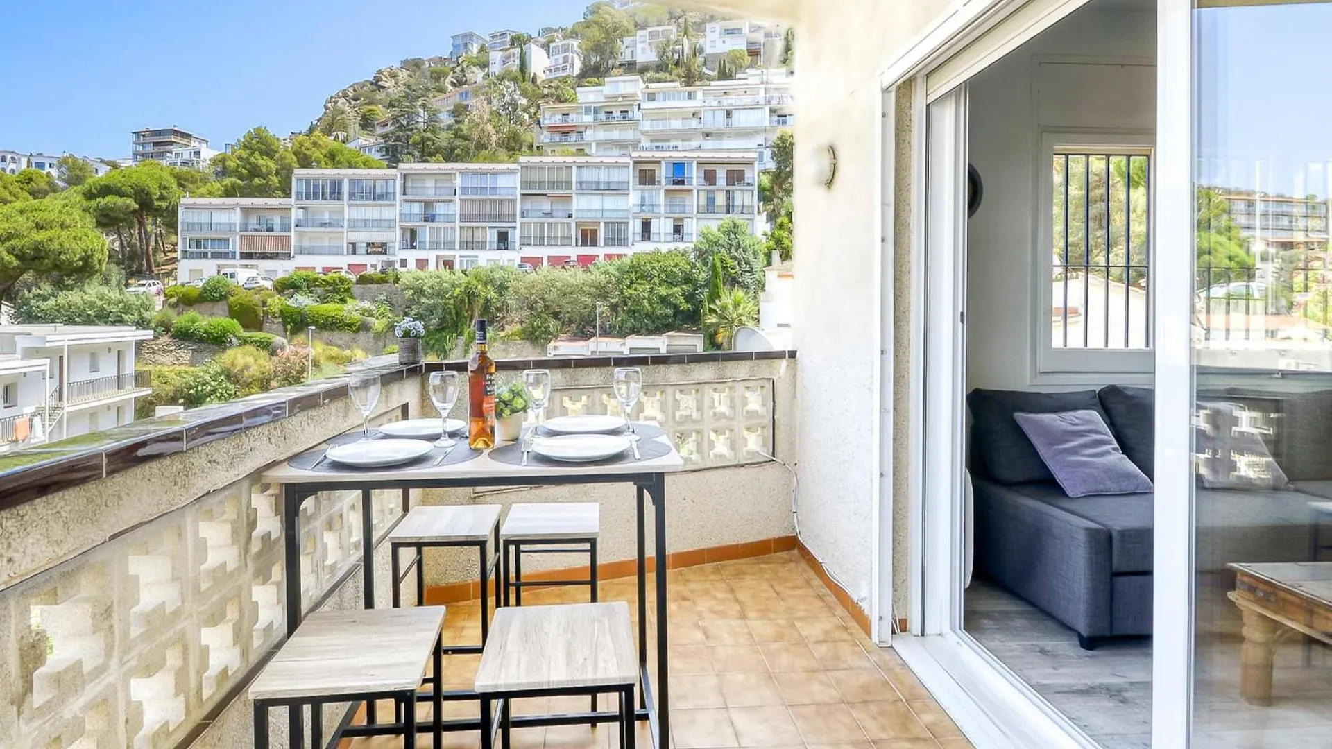 Apartment With Scenic View Ρόζες