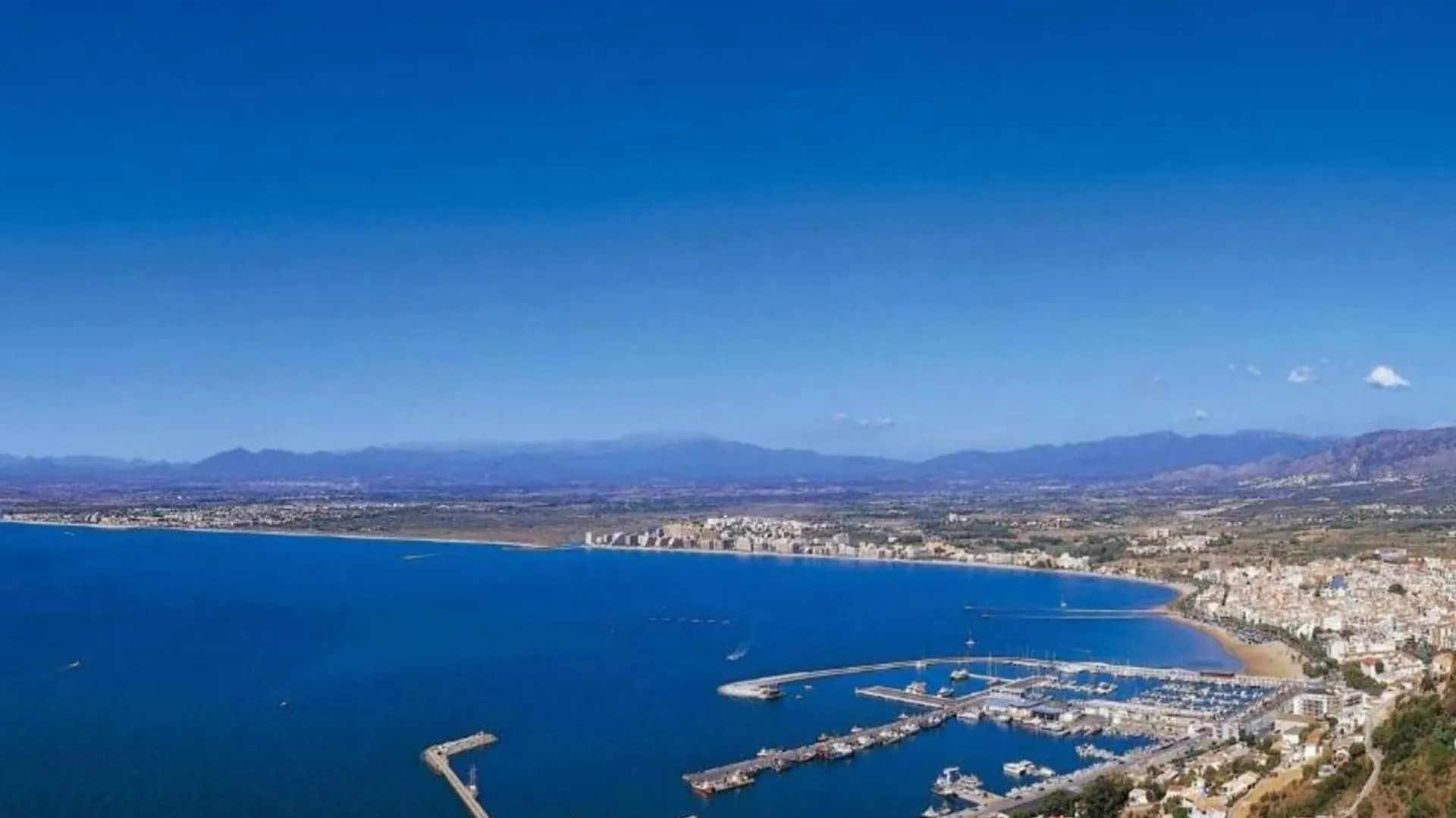 Apartment With Scenic View Ρόζες